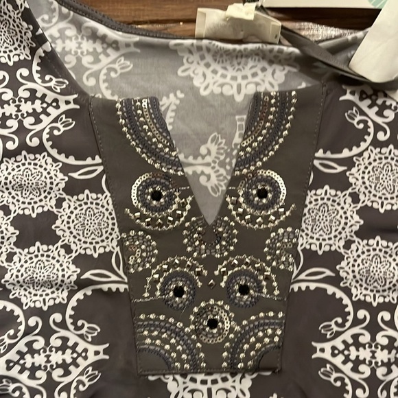 Magnolia Grace Reeny Embellished Split Neck Sleeveless Top Size 3X - Picture 4 of 5